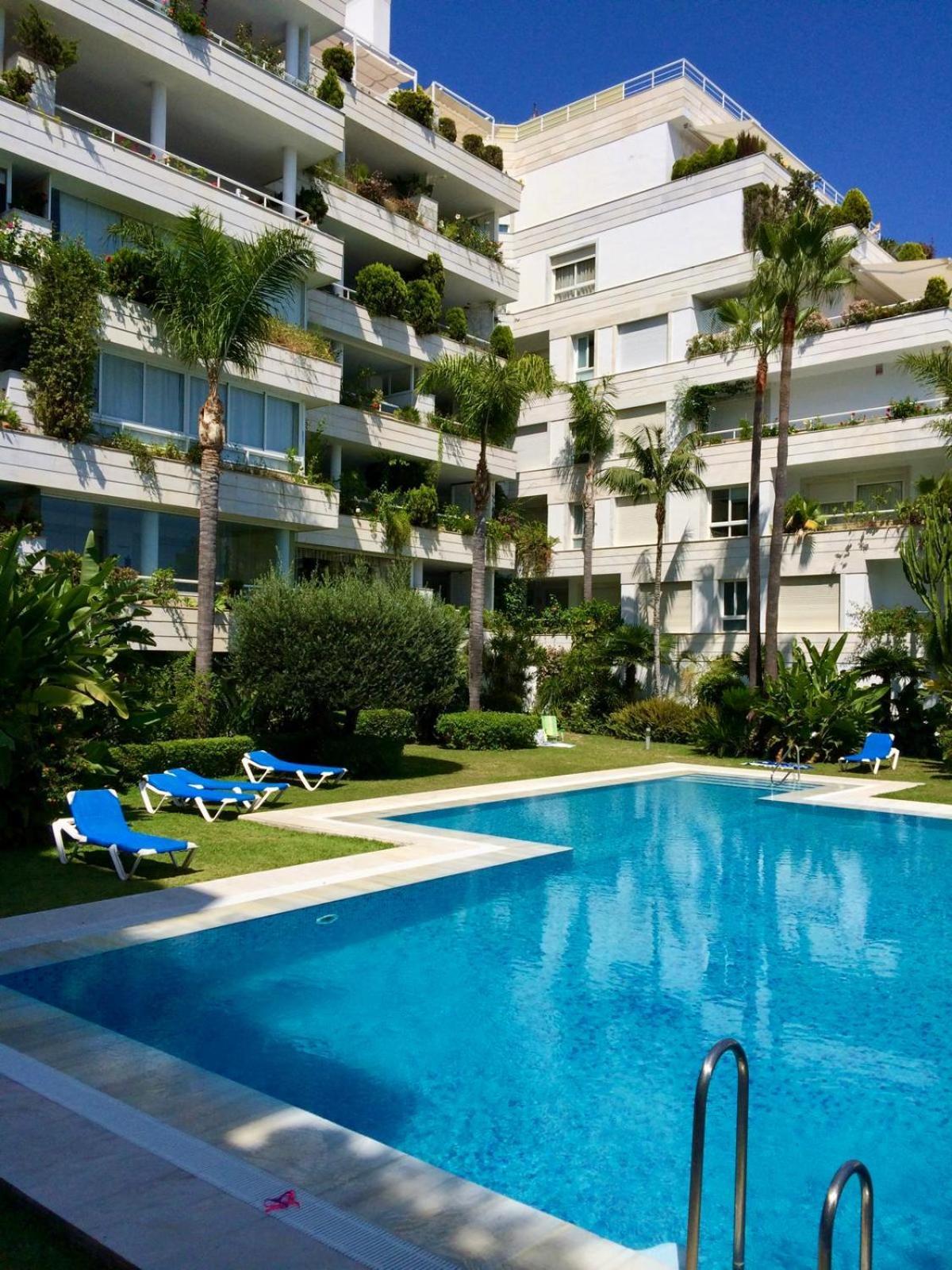 Puerta Vistas Al Mar Severo Ochoa Apartment *